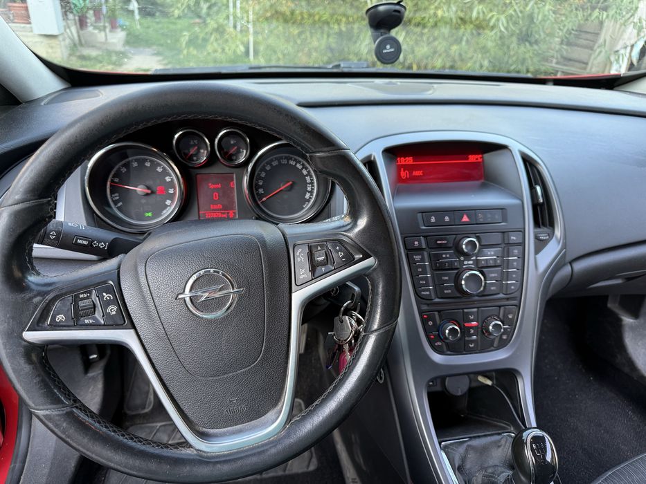 Opel Astra J Gtc 2012