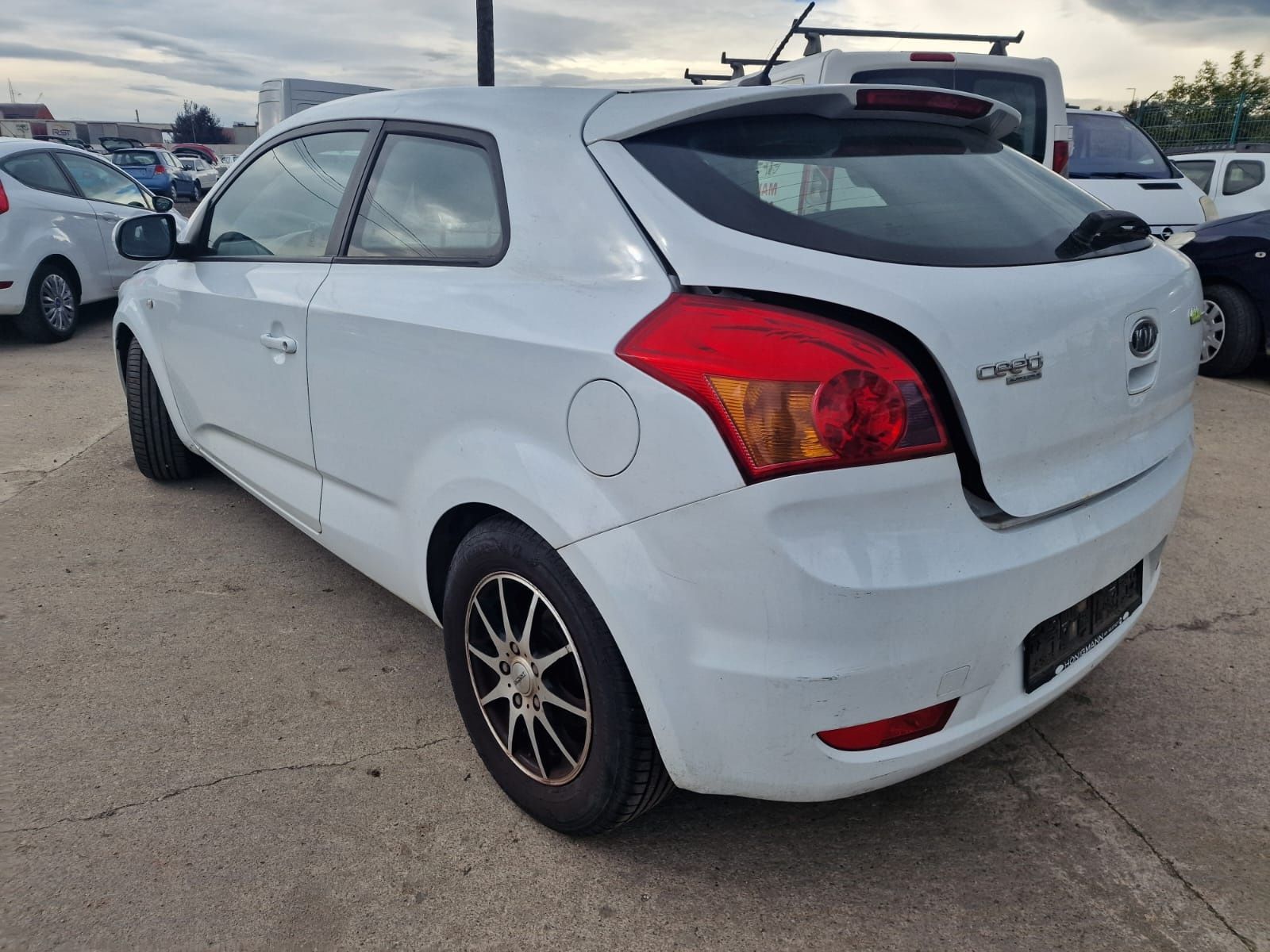 Dezmembram Kia Ceed 2011 1.4 benzina