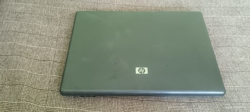 Лаптоп HP 550 със зарядно