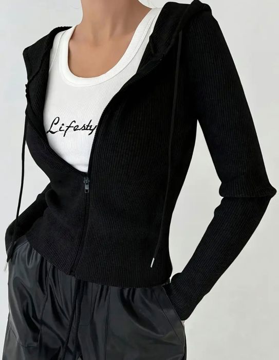 Bluza din catifea neagra