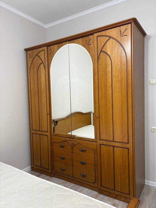 шкаф с зеркалом из качественного дерева, белорусская мебель, ретро