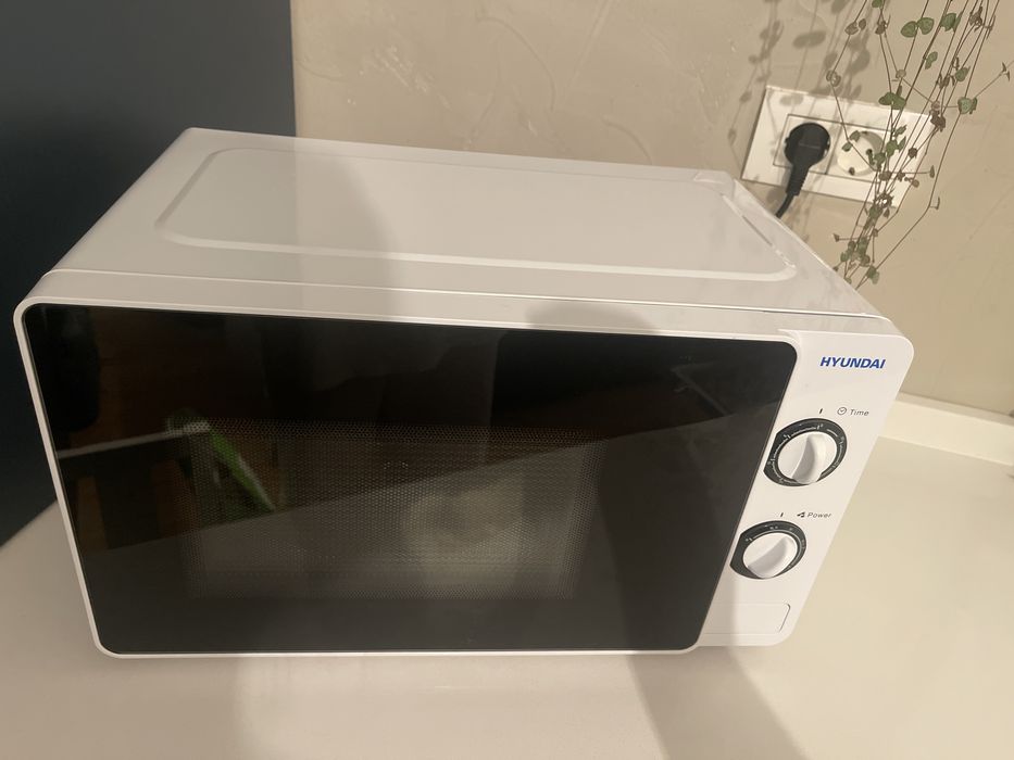 Cuptor microunde Hyundai