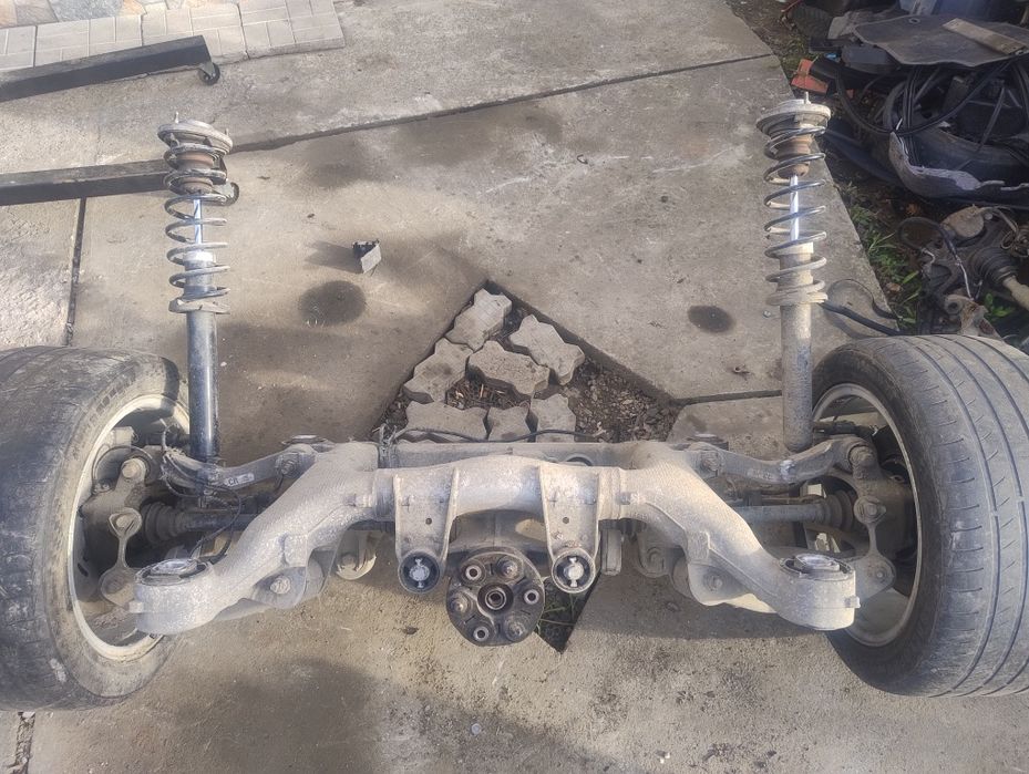 Punte spate jug spate BMW F10 turbo injector, rezervor, aripa usa far