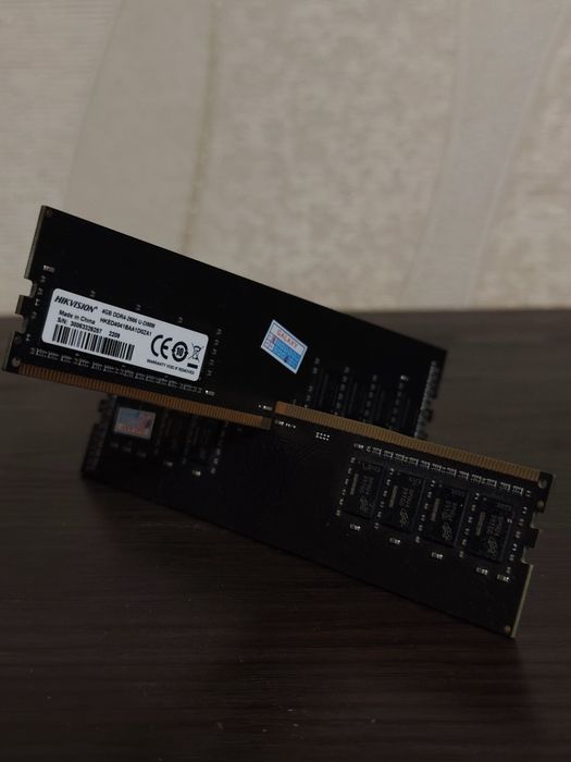 Оперативная память DDR4 — 2 плашки по 4 ГБ (2666 и 2400 МГц)