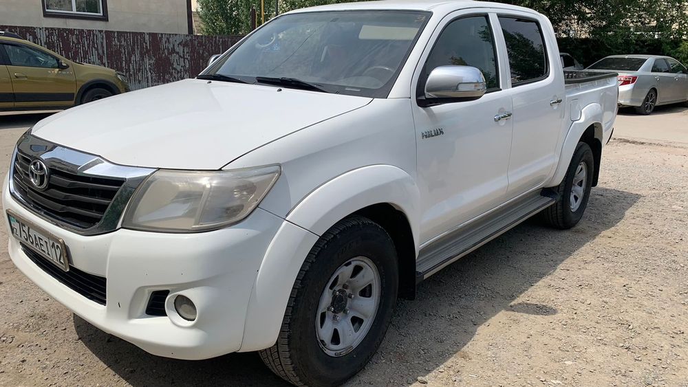 Аренда Toyota Hilux Pickup – надежность и проходимость!