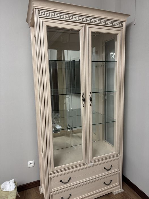 Продам сервант в хорошем состоянии