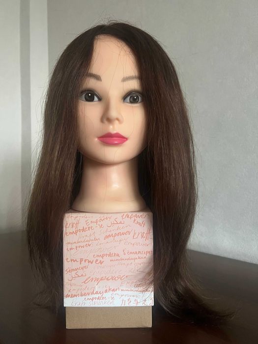 Длинный каштановый парик ручной работы из натуральных волос.