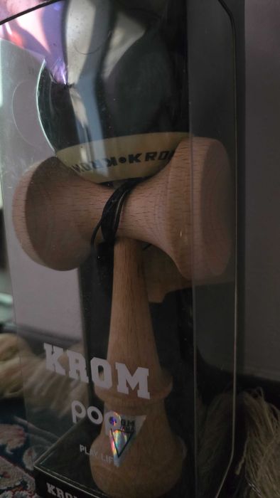 Krom pop kendama