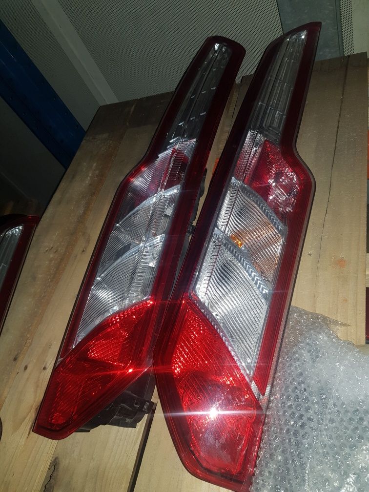 Lampa tripla stop spate stanga dreapta ford transit custom 2016