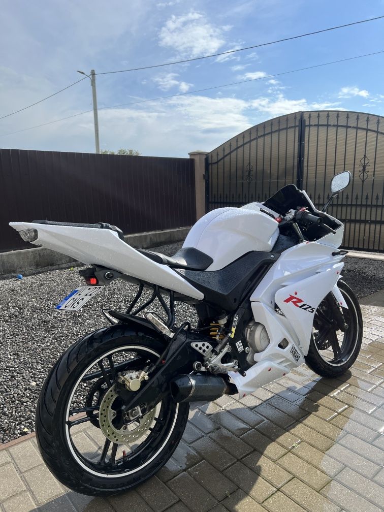 Yamaha yzf125r (cbr duke mt)