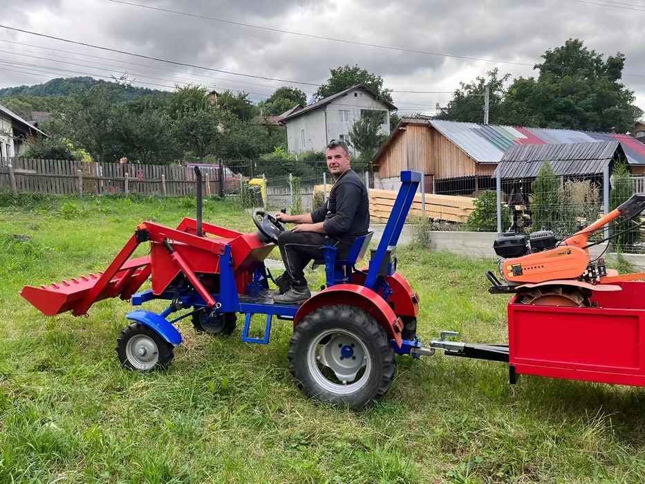 Tractoras 13 cp benzina 1 cilindru cu incarcator frontal
