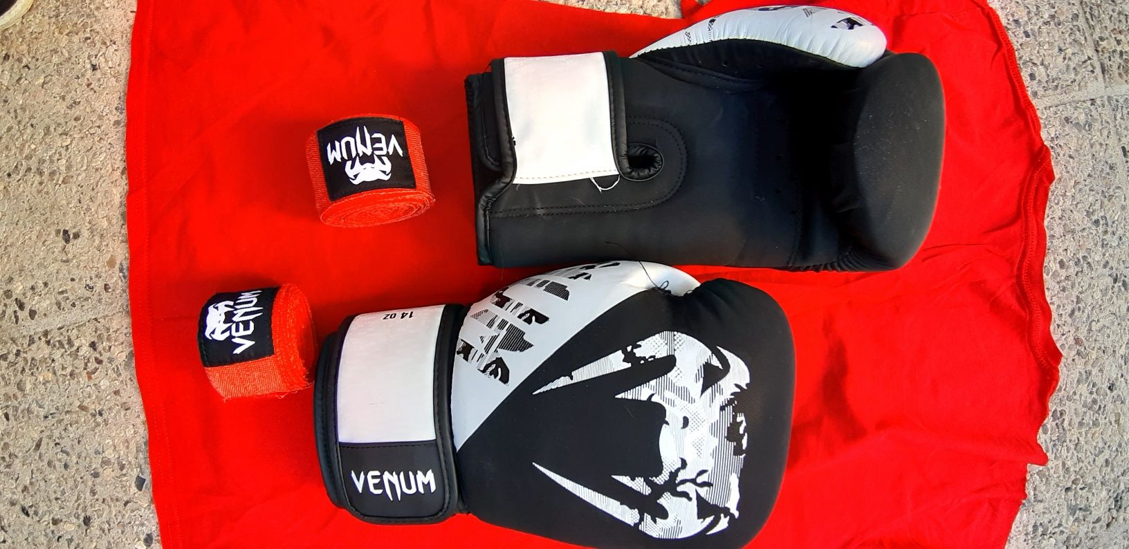 Mănuși Venum LEGACY BOXING GLOVES 14 oz box kickboxing Muay Thai
