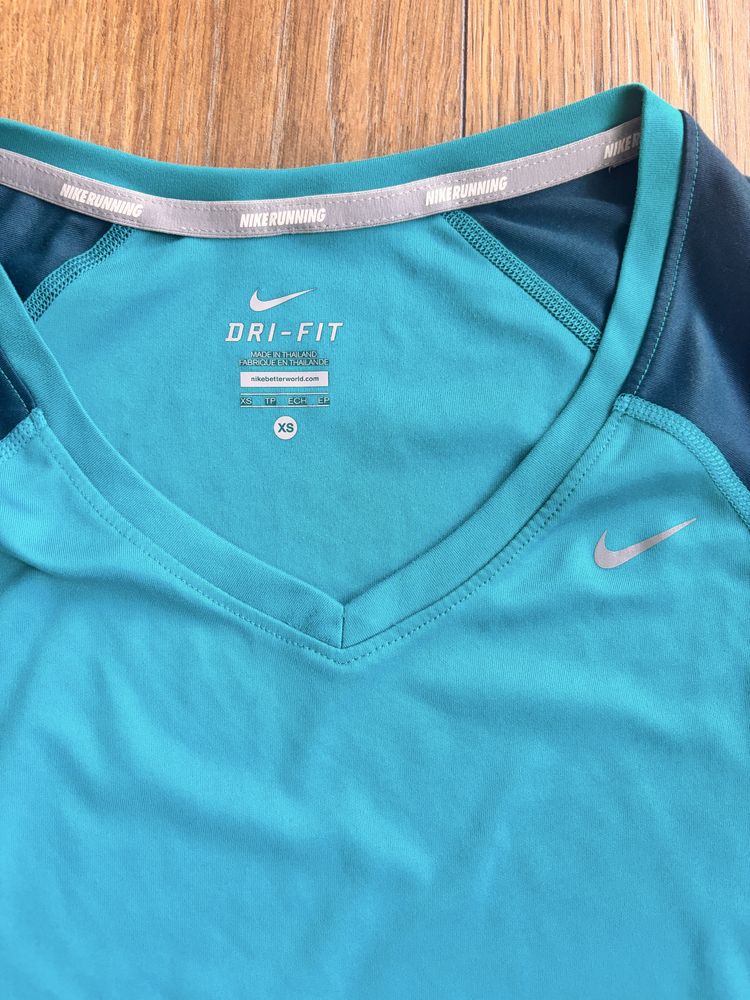 Дамски тениски Nike Drifit и Pro/ Размер XS