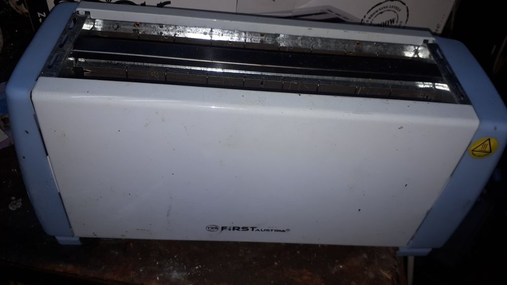 Продавам тостер за хляб