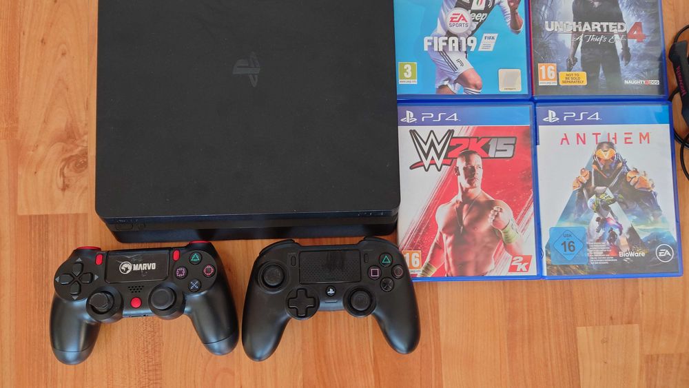 [ PS4 > PlayStation 4 Slim с 2 джойстика + 4 игри и слушалки