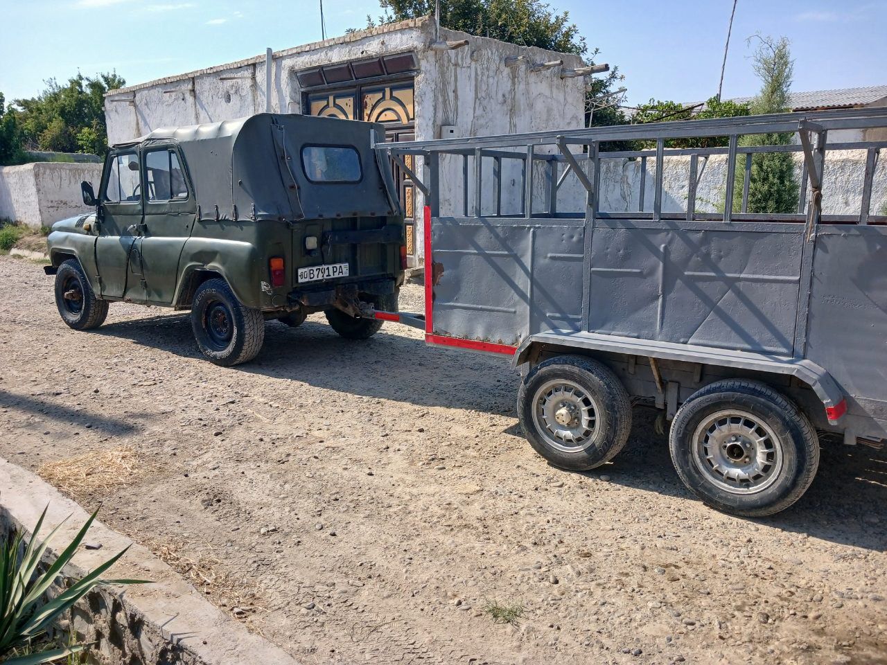 Uaz tachkasi bilan birga sotiladi
