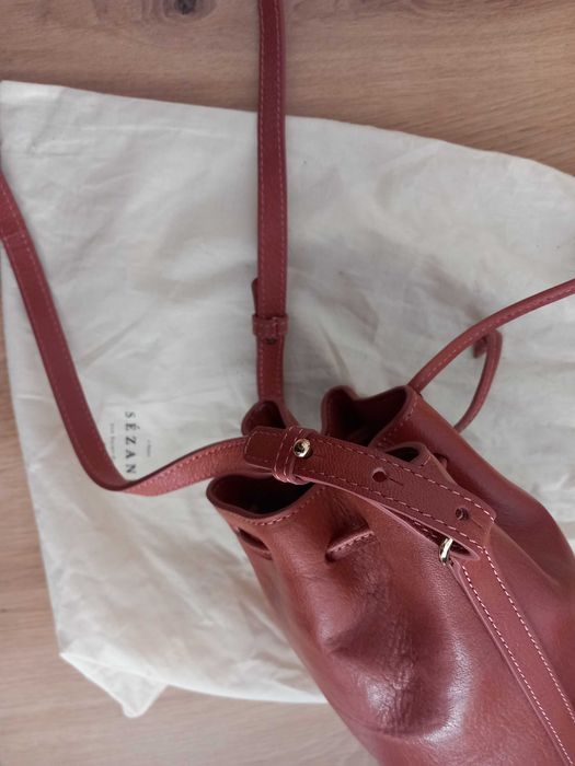 Дамска чанта Sezane - Естествена телешка кожа и златни орнаменти