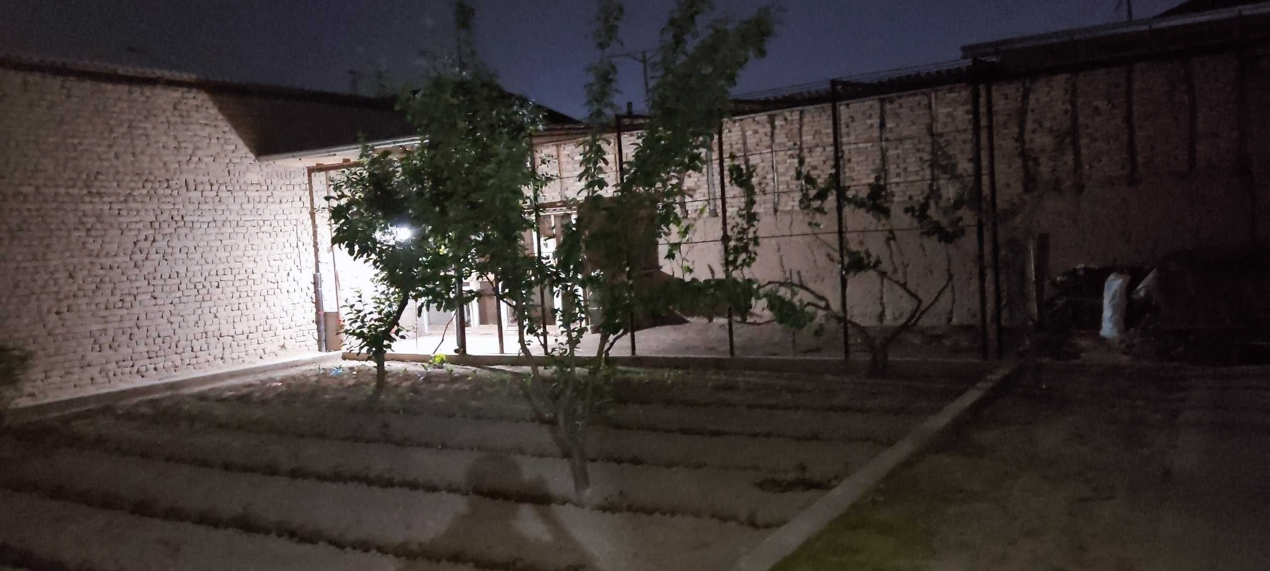 Yer sotiladi 3 so'tix bozorga yaqin zor maxala eshoguzar maxala