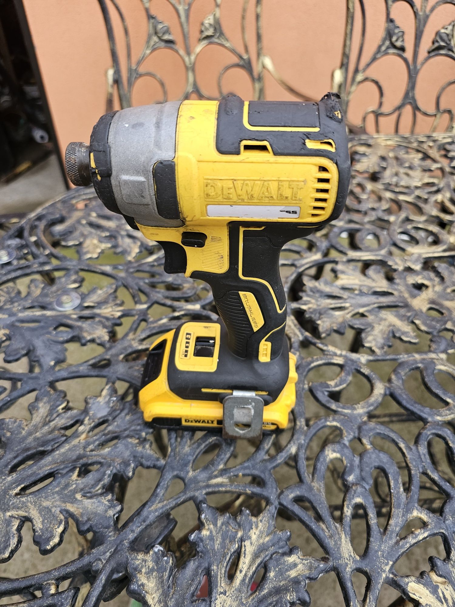 impact dewalt motor brushless dcf887