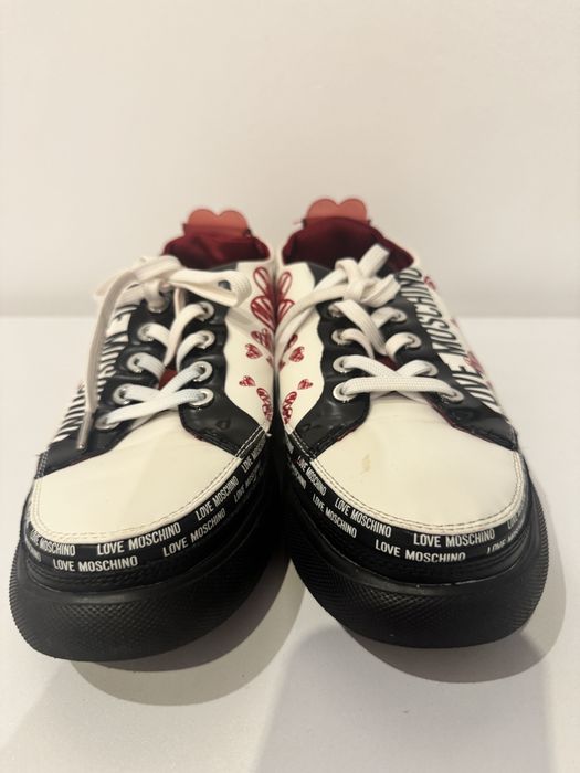 Adidasi Love Moschino