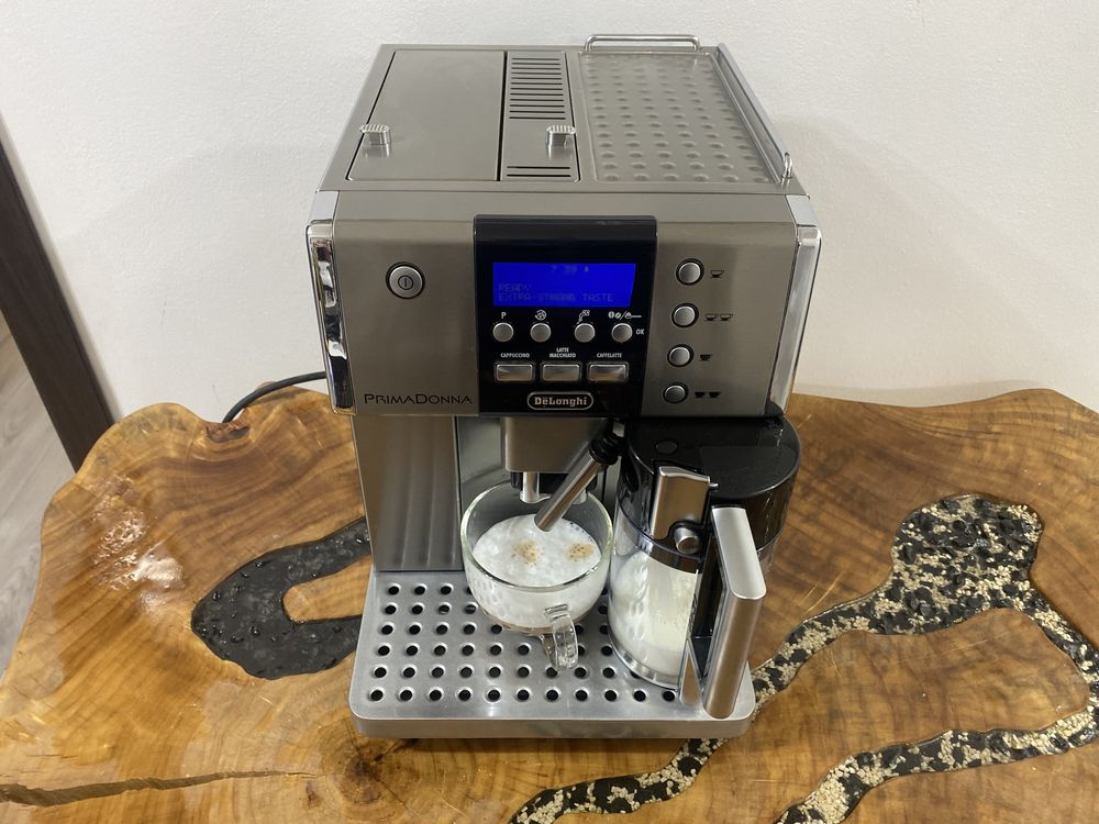 Exprwsor / espressor delonghi primadonna