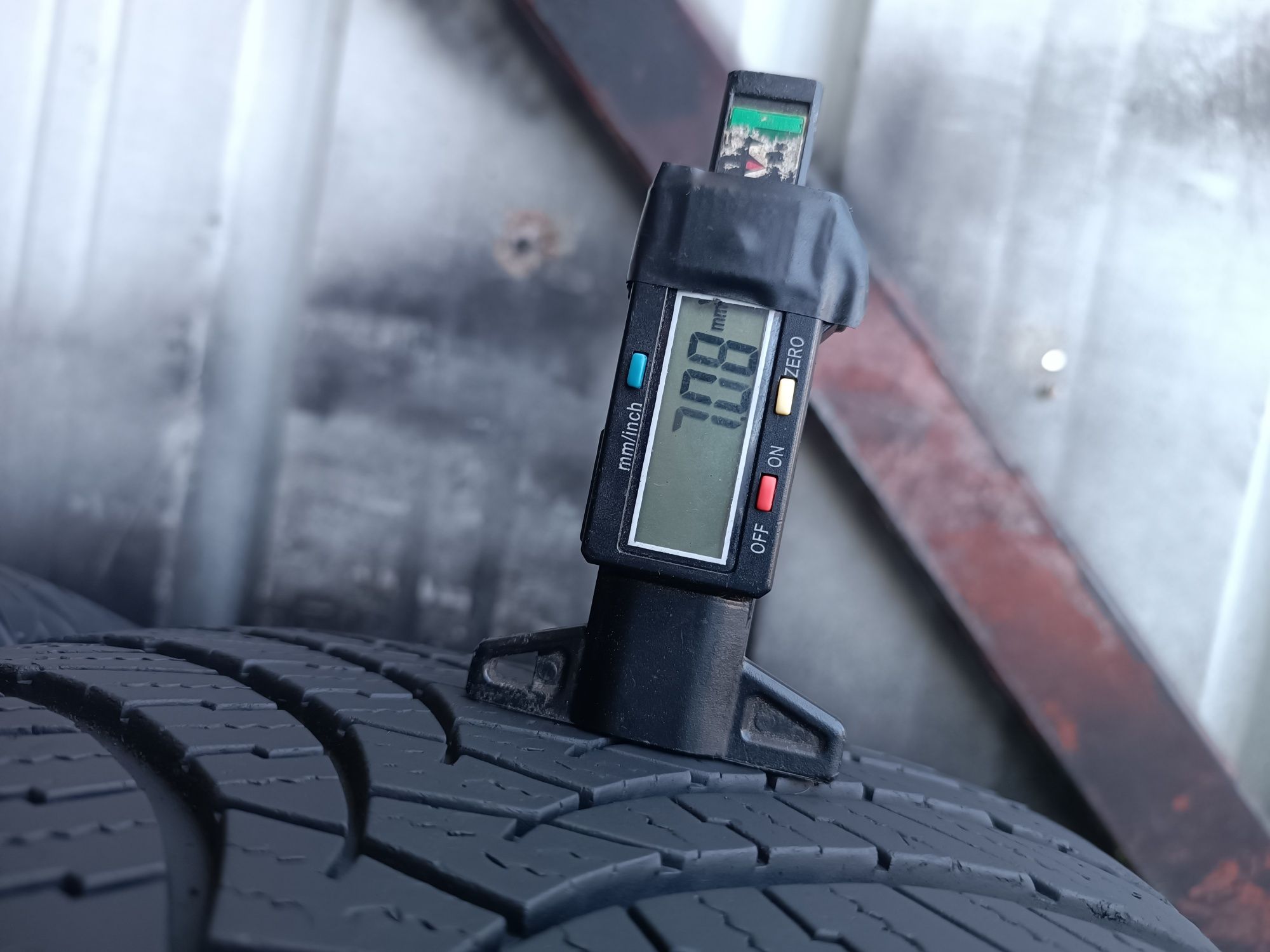 245/45/18 Falken