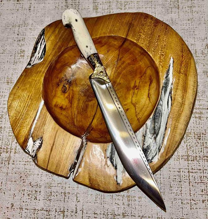 Ръчно изкован нож