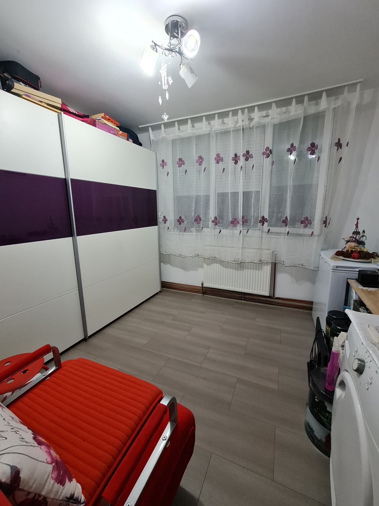 Vând Apartament cu 3 camere decomandat