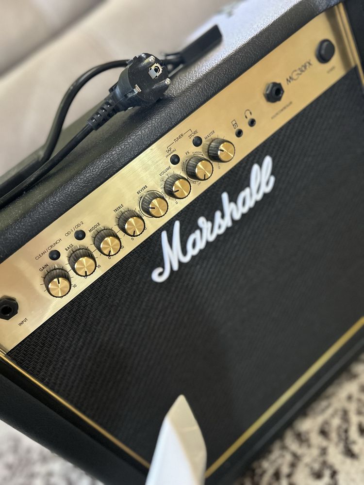 Vând chitara electrica si amplificator