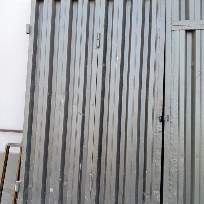 Темир дарвоза сотилади 2.700.0