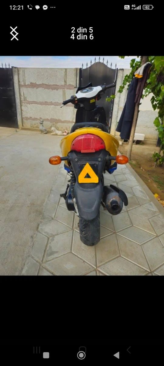 Vând scuter  defect