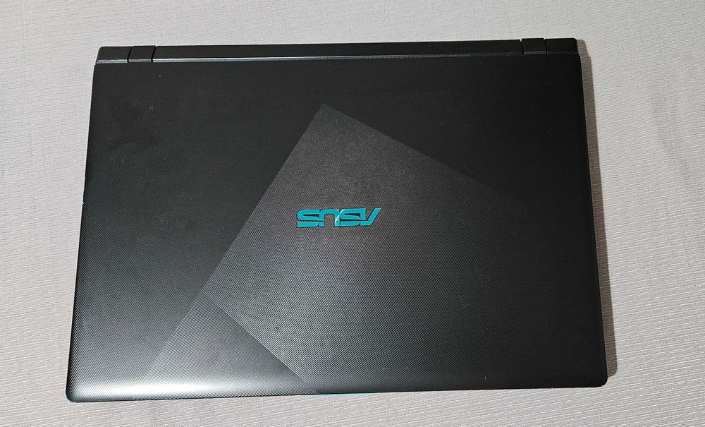 Лаптоп ASUS X560UD-EJ443 i5-8250U/Руска клавиатура