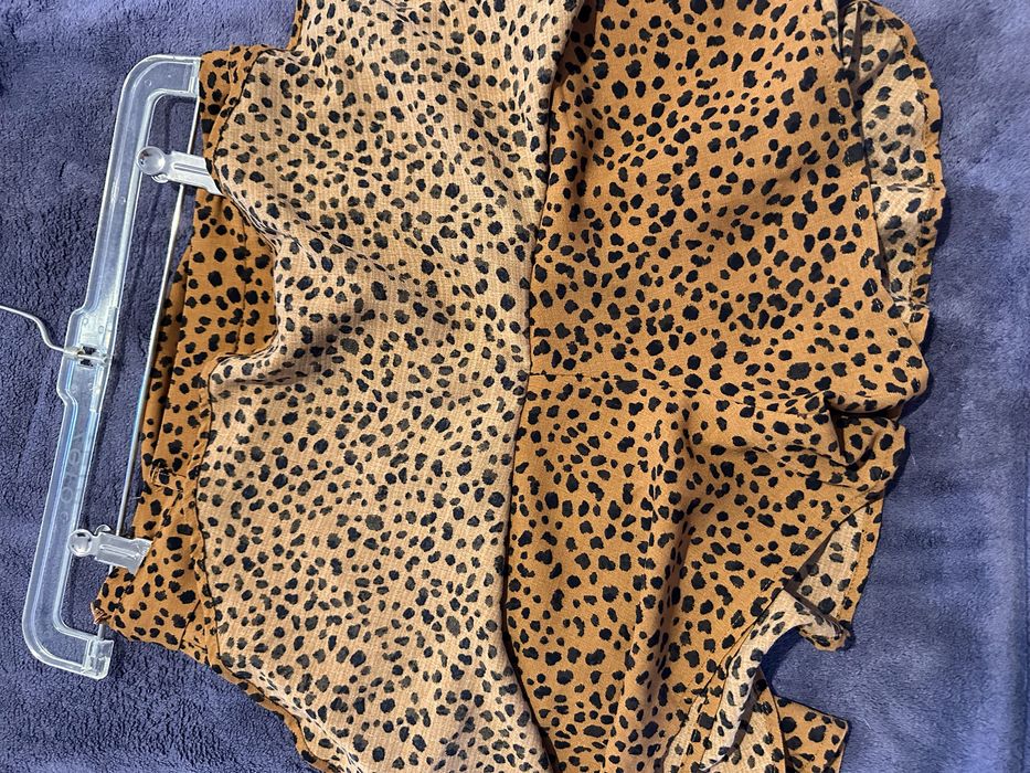 Vand fusta cu pantaloni scurti Stradivarius