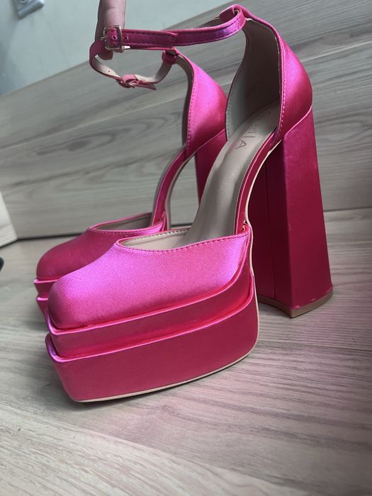 Кукленски розови/цикламени обувки на ток