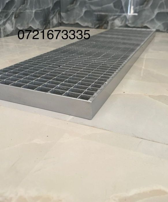 Trepte zincate la comanda