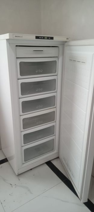 Морозильник LG 230 л