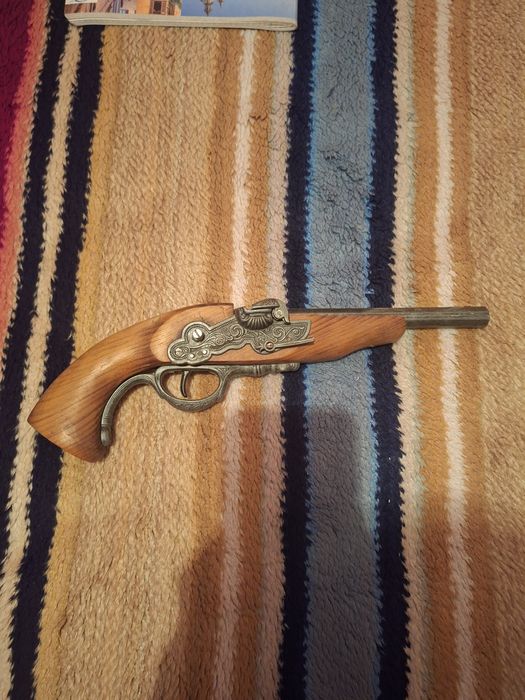 Machetă pistol stil 1700 — reproductie decorativă, stare excelentă