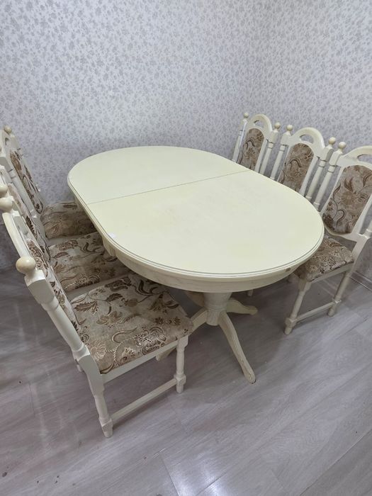 Продам обеденный стол со стульями