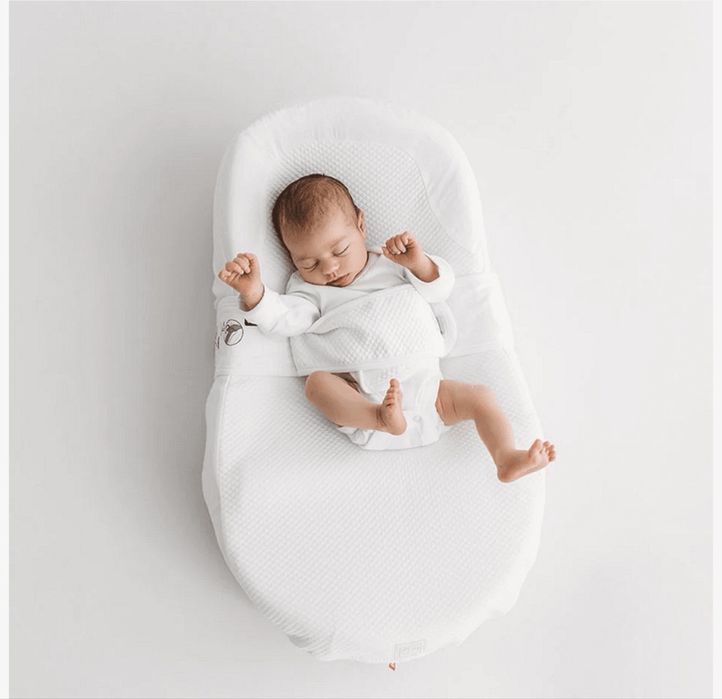 Анатомично гнездо Red Castle COCOONABABY плюс завивка на марката