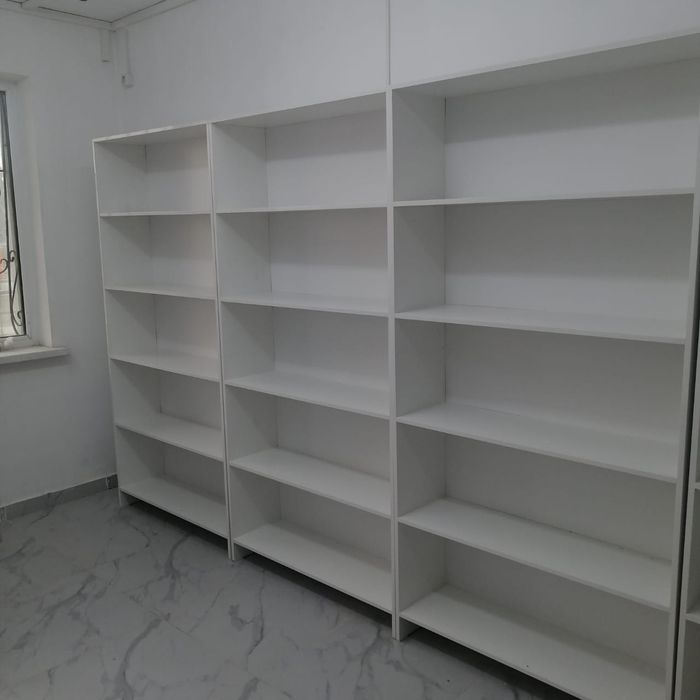 Стеллаж, полки ресепшн, парты стулья