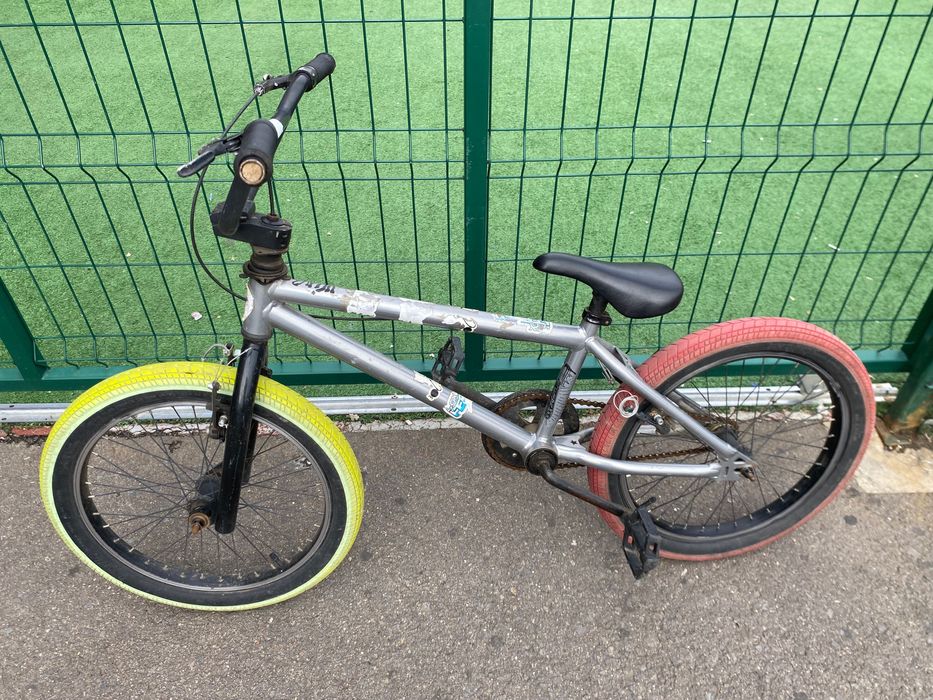 Bicicletă Btwin bmx 20inch (peguri incl.)