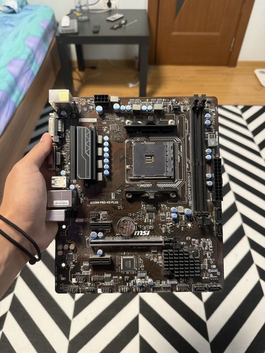 Placa de baza MSI a320