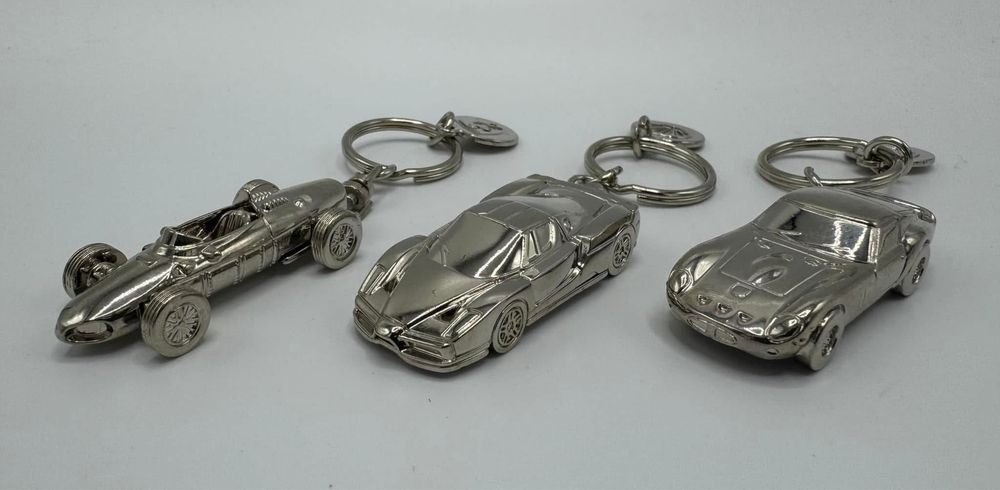 Breloc Ferrari metalic editia Shell Enzo si F1