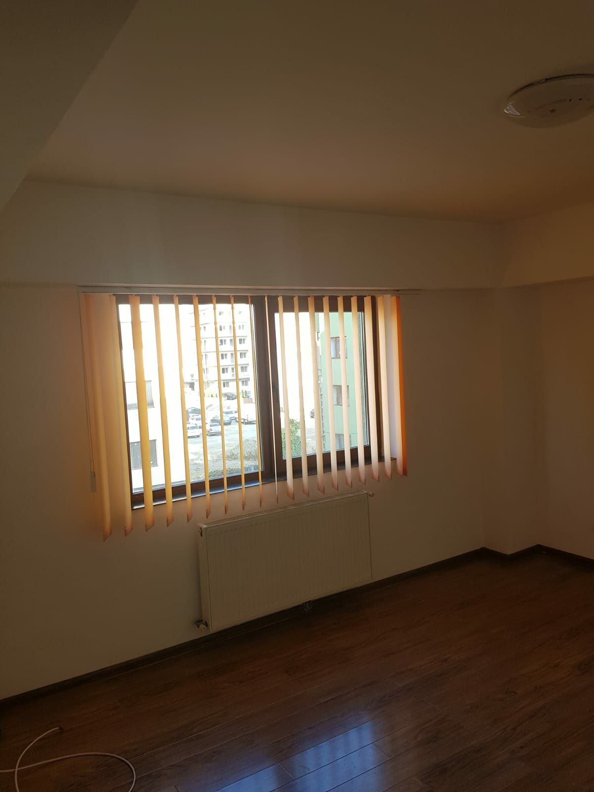 Inchiriez apartament cu 2 camere