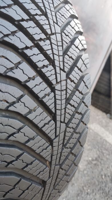 2бр. всесезонни гуми 185/65/14 Kumho Solus
7.1мм
dot22
Много добро със