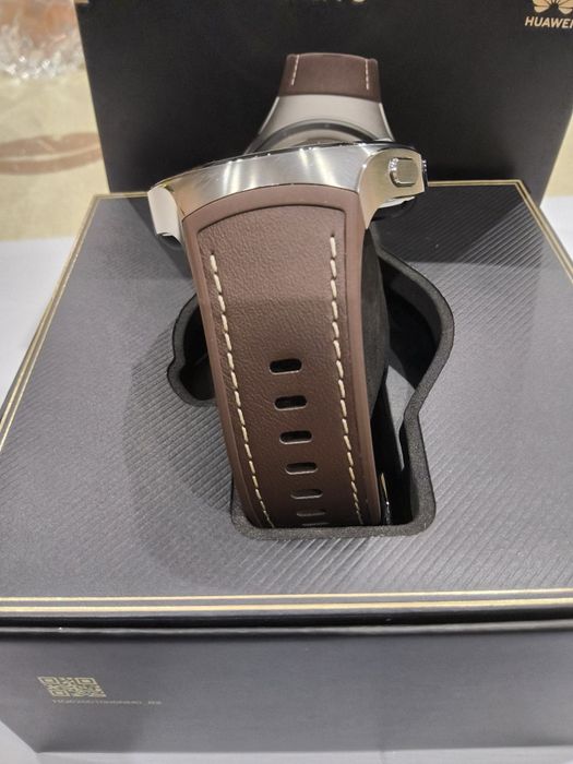 Продавам Huawei Watch 5 LTE 46mm и подарък слушаки