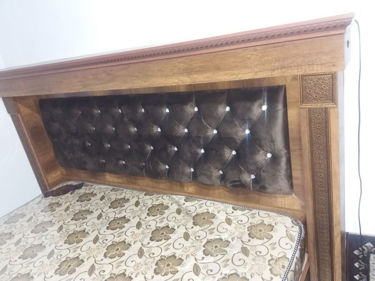 Divan sotiladi ..