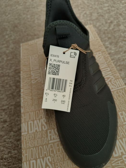 Adidasi adidas noi marimea 40