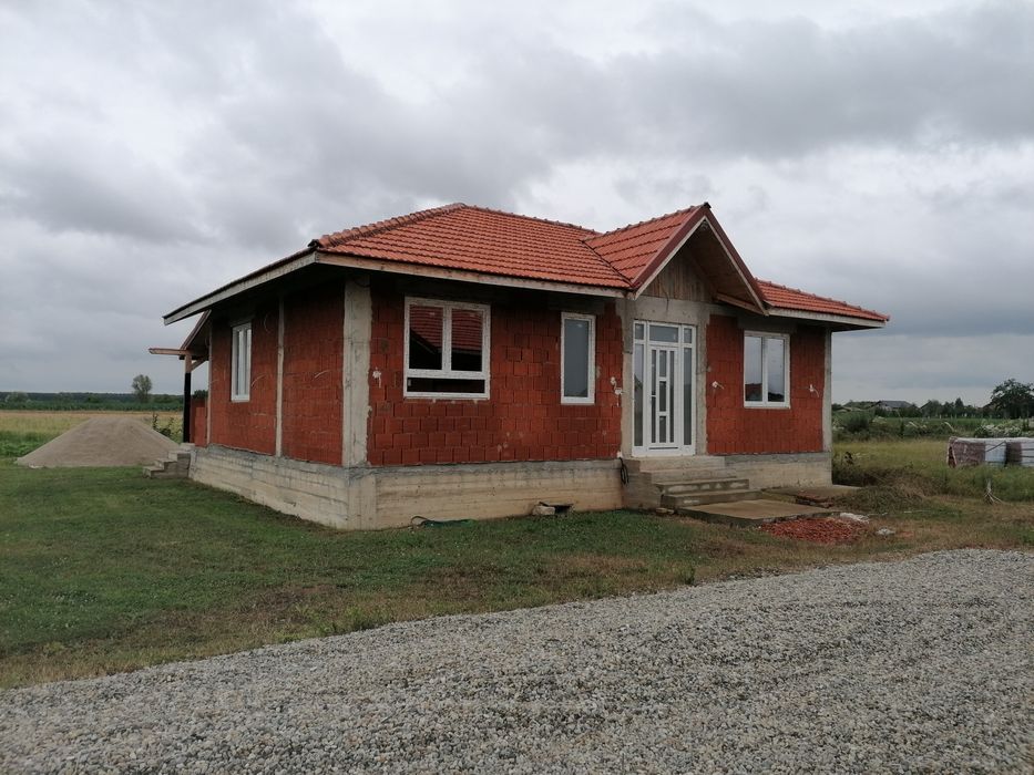 Case de vânzare în cionchesti de la 62500 euro și parcele