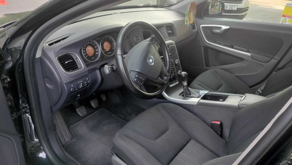 • De vânzare: Volvo V60 1.6 Diesel D2 - Manuală - An 2012